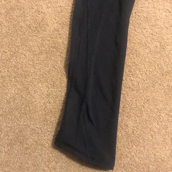 Women’s Black Lululemon Capri Pants High-Rise - Picture 4 of 5